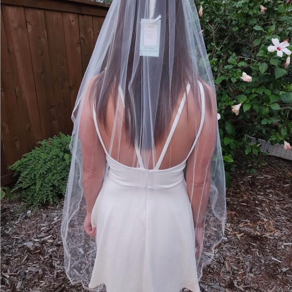 Fingertip Length Veil